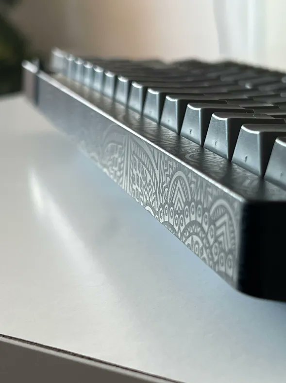 meletrix's tweet image. Many people ask which color sells the most, and the answer is actually Midnight Ink Glow color! 
Thank you to @Uryftw for the stunning photos! 
#Zoom64  #Keyboard #CustomKeyboard #Meletrix