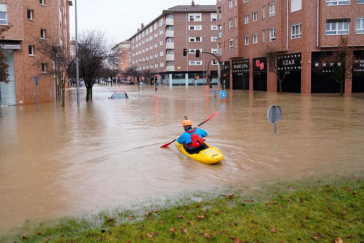 – Llueve otra vez, coge piraguas!
– ¡Querrás decir paraguas!
– No me has entendido…