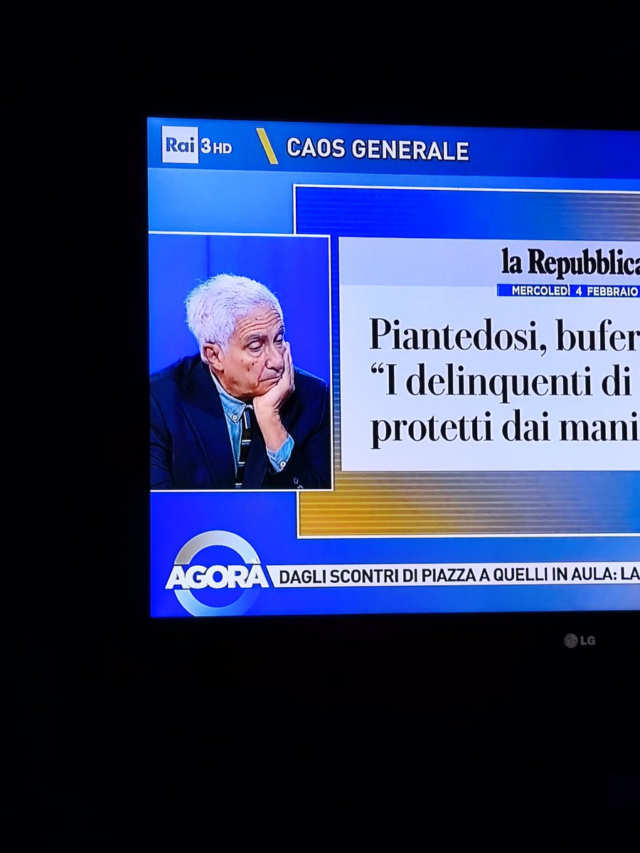 I Torinesi partecipanti alla manifestazione pacifica pro Askatasuna sono improvvisamente passati da 50000 a forse 20000.
Poi di fronte  a chi, preoccupato ricorda e confronta i tempi del terrorismo e fa timidamente dei paragoni , un prestigioso giornalista di sinistra dice che è