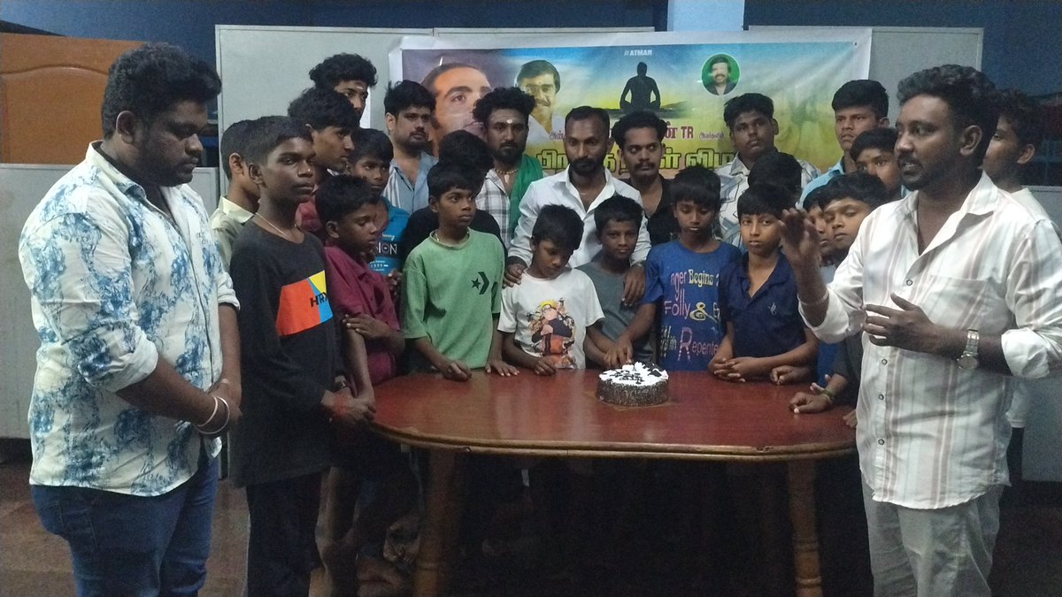 STR_KOVAI_360's tweet photo. தலைவரின் பிறந்தநாள் விழா🌟
ஆசிரம குழந்தைகளுக்கு இரவு உணவு வழங்குதல். Celebrating Our @SilambarasanTR_ Anna Birthday with Orphanage Kids in Vadavali,Coimbatore Sri Gokulam Seva Ashram 🤗❤
#SilambarasanTR
#HBDSilambarasanTR 
#Arasan
@AllIndiaSTRfc @TesingVasu 
#CoimbatoreSTRfans https://t.co/1J6eBpfv1U