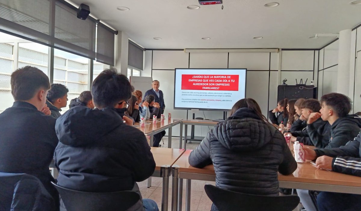 Colegio Reparadores Puente la Reina tweet media