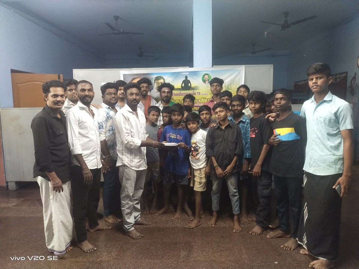STR_KOVAI_360's tweet photo. தலைவரின் பிறந்தநாள் விழா🌟
ஆசிரம குழந்தைகளுக்கு இரவு உணவு வழங்குதல். Celebrating Our @SilambarasanTR_ Anna Birthday with Orphanage Kids in Vadavali,Coimbatore Sri Gokulam Seva Ashram 🤗❤
#SilambarasanTR
#HBDSilambarasanTR 
#Arasan
@AllIndiaSTRfc @TesingVasu 
#CoimbatoreSTRfans https://t.co/uECme4Yjfm