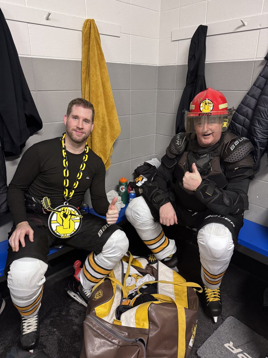Shredders_CCRHL's tweet photo. Tonight’s SOG goes to @stevederpack leading the way with 3 pts. And the DAWG of the game goes to @brianEd19 who took a whack to the jibs, was bleeding all over the ice. Only to come back and rip one into the net. #absolutedawg https://t.co/8lnaNjFuCc