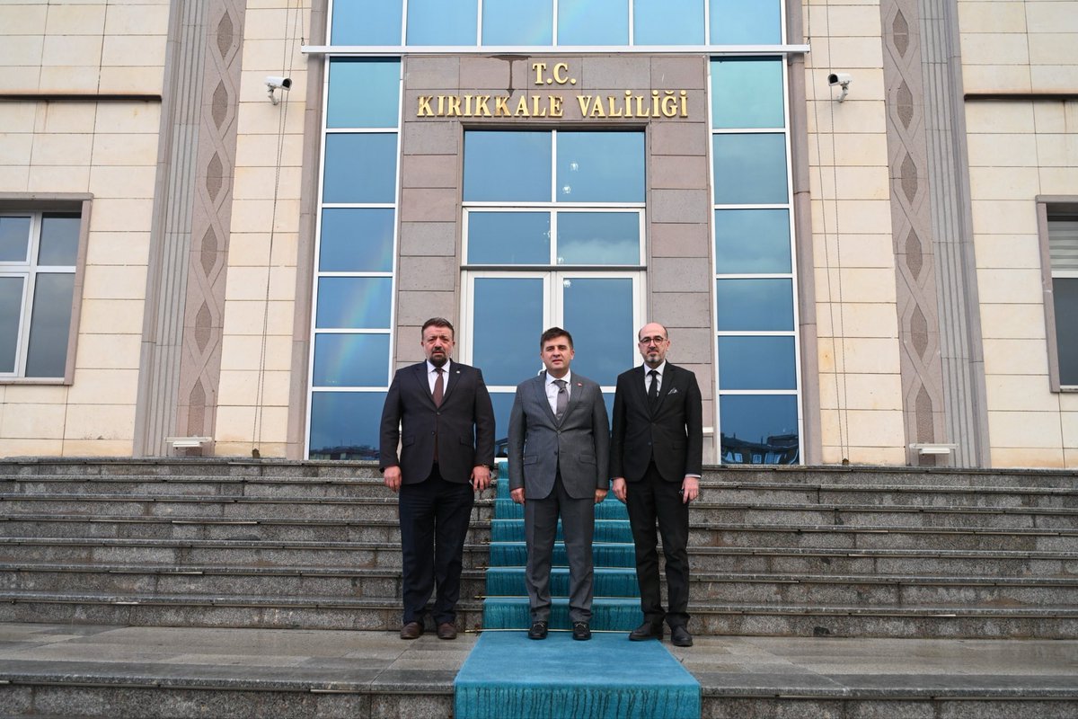 Baro Başkanımız Av. Oktay YILMAZ , Kırıkkale Baro Başkanı Av. Turan ZEKİ ile birlikte Kırıkkale Valisi Sn. H.Engin SARIİBRAHİM’e hayırlı olsun ziyaretinde bulundu .