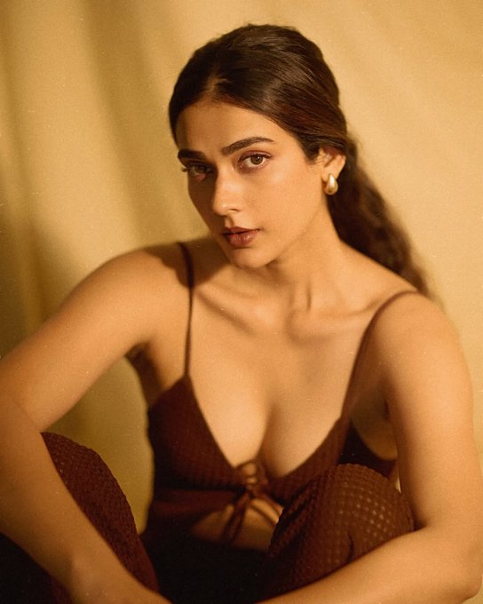 HATENlFaYAEWlwh?format=jpg&name=small