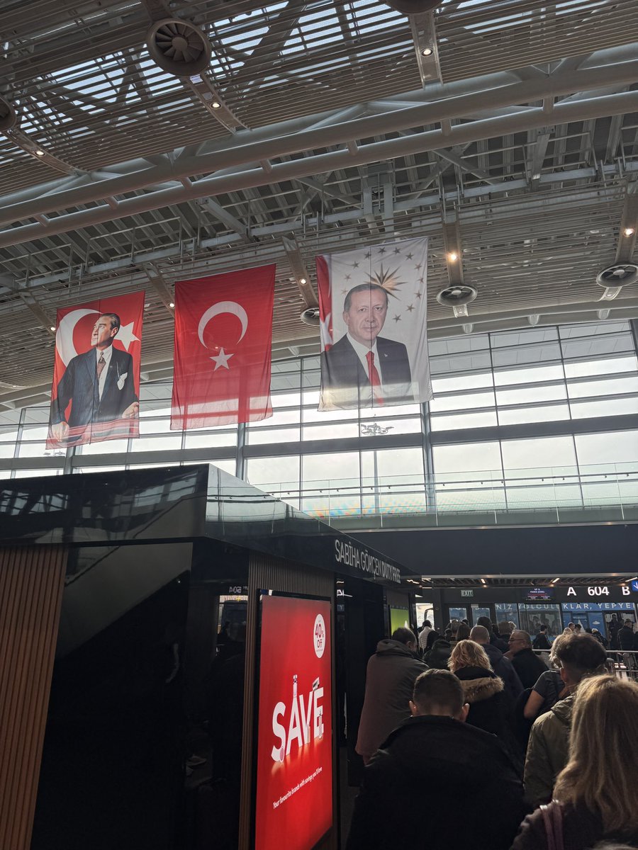 AdemKoz's tweet photo. ✈️ Paris https://t.co/fqNCnhEg45