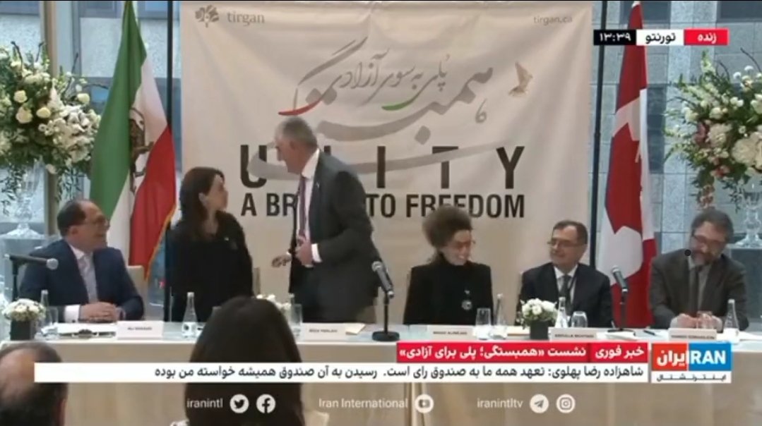 همینجا بود که رضاشاه این جماعت لاشخور رو سگ محل کرد.
شما هم سگ محل‌شون کنید و بذارید با واژه دموکراسی برای خودشون هِی جمله بسازند. :)))