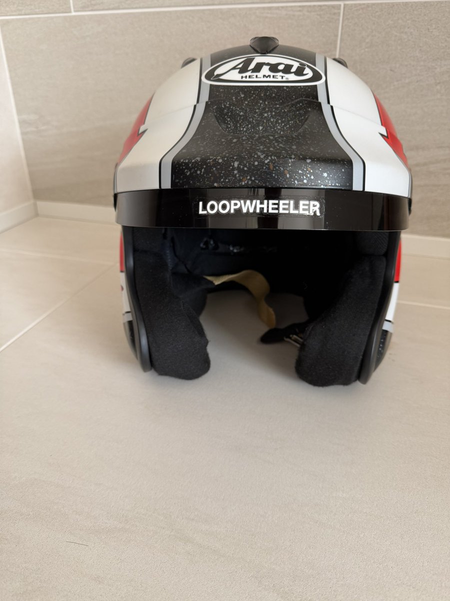 tanakatetsuya2's tweet photo. 今年のヘルメット
頑張ります!
#loopwheeler
#小倉クラッチ
#comtec
#recaro
#dixcel https://t.co/TulV9QrYCy