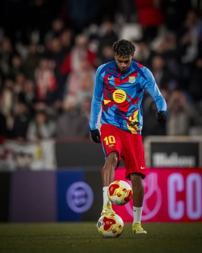 Premium football tweet media