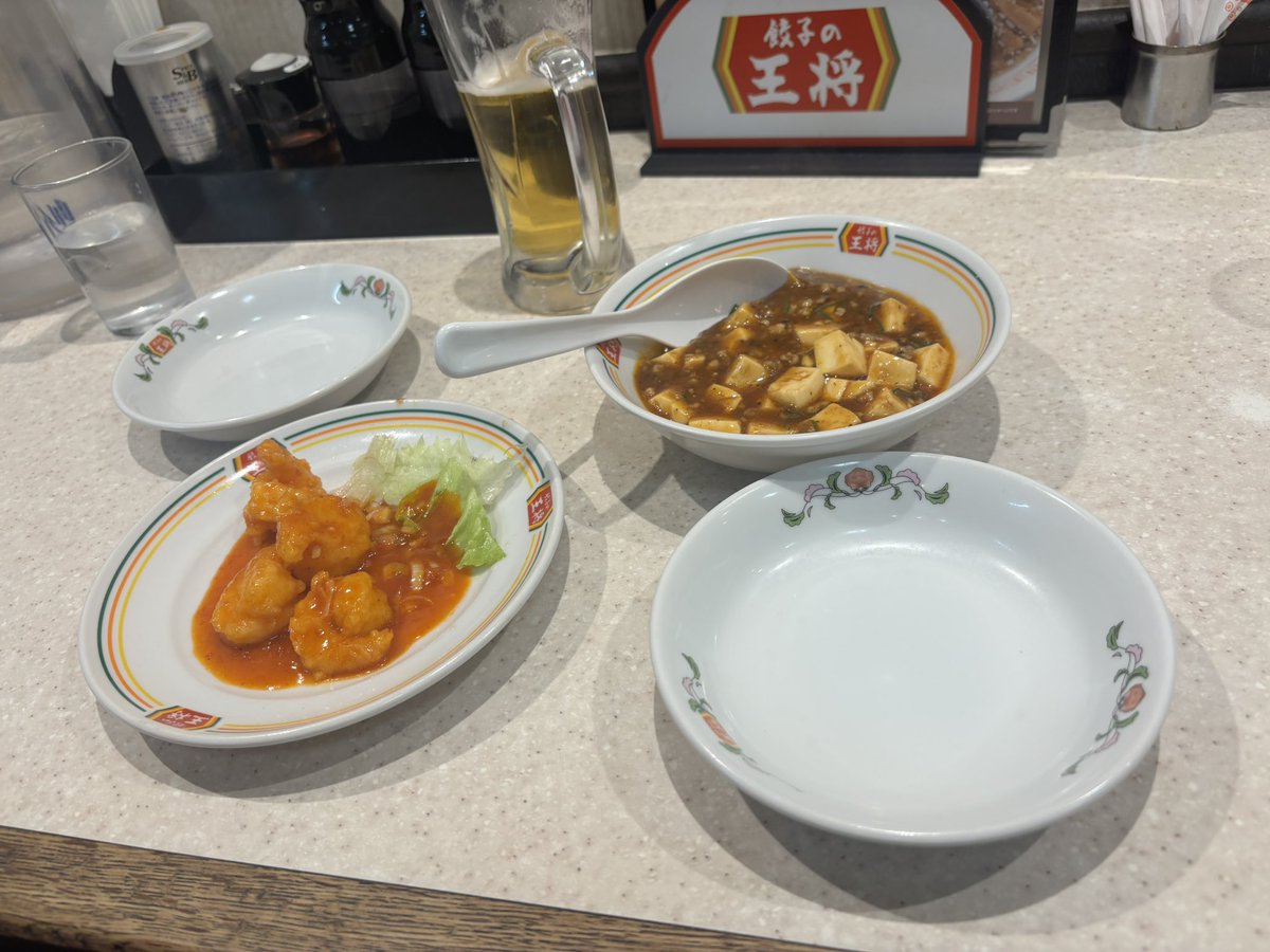 餃子の王将🎶
本日1食目

かんぱーい🍻