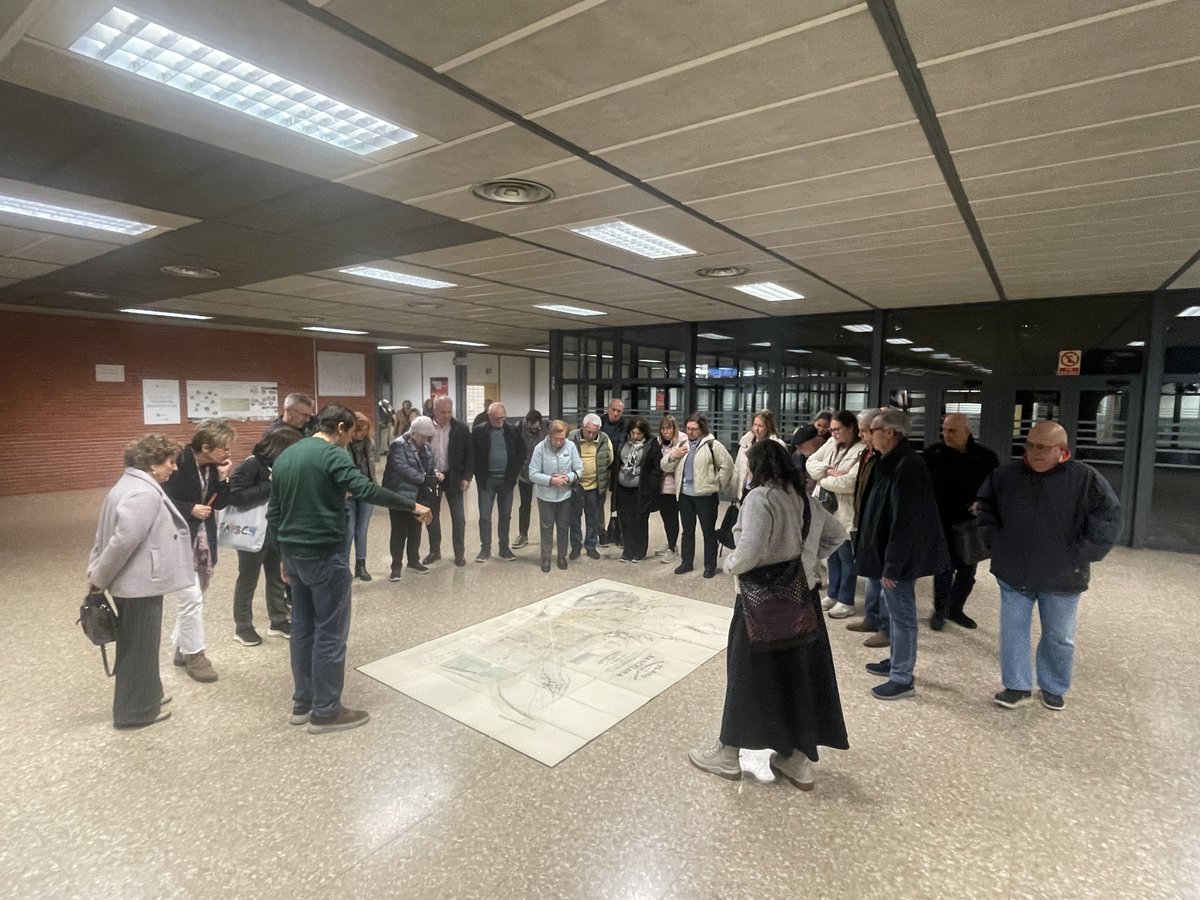 upvsenior's tweet photo. En la asignatura 1º GRADO SÉNIOR @UPV, impartida por Rafael Temes y Alfonso Moya, el alumnado disfrutó del facsímil "Plano de los alrededores de la ciudad de Barcelona y proyecto de su reforma y ensanche”, firmado por Ildefonso Cerdá el 19 marzo 1859.  
Gracias por la iniciativa! https://t.co/aUYQvyaws0