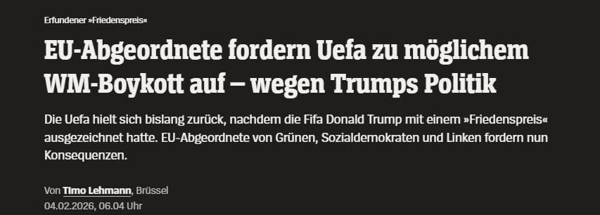 Sunnymica's tweet photo. Ja, die da oben machen, was sie wollen und richten uns zugrunde.

Einer ganz besonders: Donald Trump.

Er droht, erpresst, deportiert Menschen in Folterlager, bläst gegen Europa, die NATO und alles, was uns ausmacht.

Wir sind so machtlos! 
Wirklich?

Denn möglich ist das nur, weil es so viele Speichellecker und Mitläufer gibt.
Wie Gianni Infantino: ein Kriecher, der einen „Friedenspreis“ für den Mann erfindet, der Europa zerschlagen will.

Die FIFA kassiert.
Die Politik duckt sich weg.
Und wir? Sollen konsumieren und die Klappe halten.

Brot und Spiele. Wie im alten Rom.
Rom ist untergegangen.

19 EU-Abgeordnete – nicht einmal 2,6 Prozent – haben nun einen leisen Brief geschrieben. Ganz vorsichtig. So, dass es auch niemand merkt, um bloß nicht den Zorn der Massen auf sich zu ziehen. 

Sie fordern aber tapfer, die UEFA möge sich „positionieren“.

19 von 720 Abgeordneten. 
Fast eine Fußballmannschaft mit Ersatzbank.

DAS ist der Widerstand der Politik. Mehr kommt da nicht.
Rückgrat? Nur noch in alten Heldensagen.

Sind wir wirklich wie Junkies, die dem Ball hinterherstarren müssen, während wir ausblenden, welche Genugtuung wir einem Irren im Weißen Haus verschaffen – damit er uns danach weiter in den Abgrund reitet?

Dabei gäbe es eine Gelegenheit.
Keine Straßenschlachten.
Etwas viel Einfacheres. Viel Mächtigeres.
Unsere Fernbedienung.

Das ist unsere Guillotine.
Unblutig – aber tödlich für das Ego eines Mannes, der nur eine Währung kennt: Aufmerksamkeit.

Trump hat diese WM zu seiner Show gemacht. Sein Pokal im Oval Office. Seine Taskforce. Sein Prestigeprojekt.
Er will im Sommer vor der ganzen Welt glänzen.

Und wir können ihm das nehmen.
Indem wir nicht einschalten.

Leere Fanzonen. Historisch niedrige Quoten.
Millionen Menschen, die sagen: Nicht mit uns. Nicht für diesen Mann. Nicht für diese korrupte FIFA.
Die größte Demonstration der Welt – auf dem Sofa.

2006 hatten wir ein Sommermärchen.
2026 können wir ein anderes schreiben: eines der Verweigerung.
Würde statt Jubel. Stille statt Spektakel.

Stell dir vor, das Stadion ist voll, aber die Welt schaut weg. 
Stell dir vor, Trump tritt vor die Kameras, bereit für sein Bad in der Menge – und die Einschaltquoten sind so leer wie das Gewissen der FIFA.

Es muss kein Blut fließen, damit kein Blut fließt.
Denn das Blut der einfachen Leute fließt längst – in der Ukraine, im Iran, auf den Straßen der USA, an ihren Grenzen, in den ICE-Gefängnissen.

Die Frage ist nur:
Schauen wir zu?
Oder drehen wir seiner Show den Ton ab?
Jeder Nicht-Zuschauer ist Widerstand.
Das ist Macht. Die Macht der Stille.

Die WM beginnt am 11. Juni.
Du brauchst kein Schild.
Keine Demo.
Keinen Flug nach Brüssel.

Nur einen Knopf.
Aus.