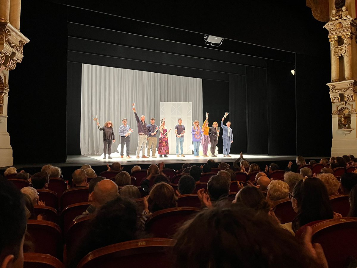 Mikel_MartinezA's tweet photo. #KANDIDA
Eskerrik asko!
Gaur berriro!
@TARTEANteatroa
@Teatro_Arriaga
#antzerkia #euskaraz https://t.co/Ep0ZAjhS7L