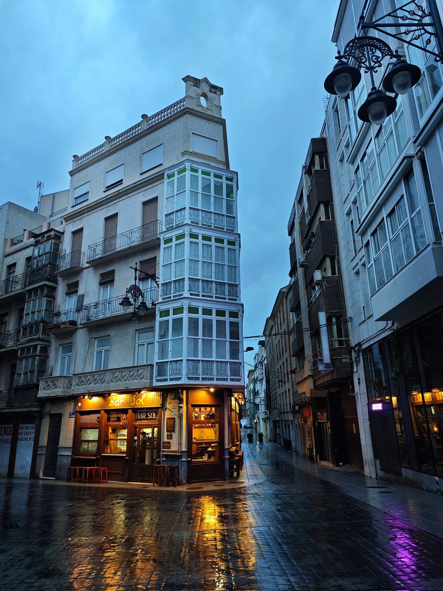 🌧️ Bar Sol, un clásico de #Cartagena.