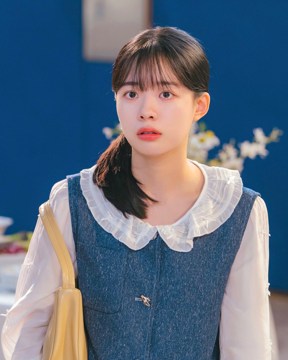 세진이 이 착장 ㅈㅉ 뭔 다섯살 같음… (ㅈㄴ귀엽다는 뜼) 핸드백을 걸쳐도 등원가방이냐는 연락이 와