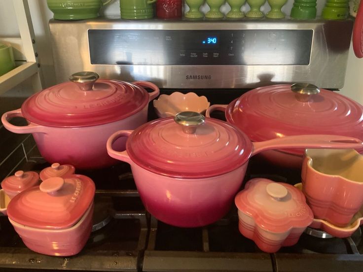 fairiehaze's tweet image. pink le creuset
