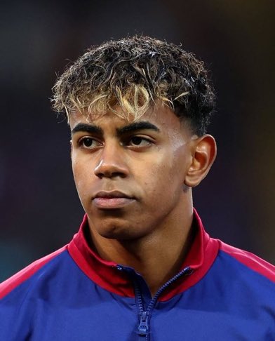 Premium football tweet media