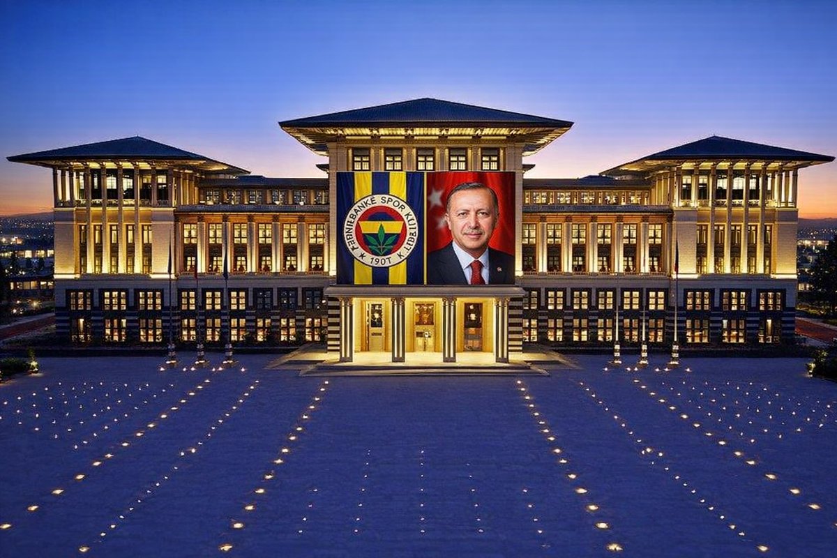 Galatasaray              Fenersaray
         👇                                   👇
      
#KülliyeninFeneri