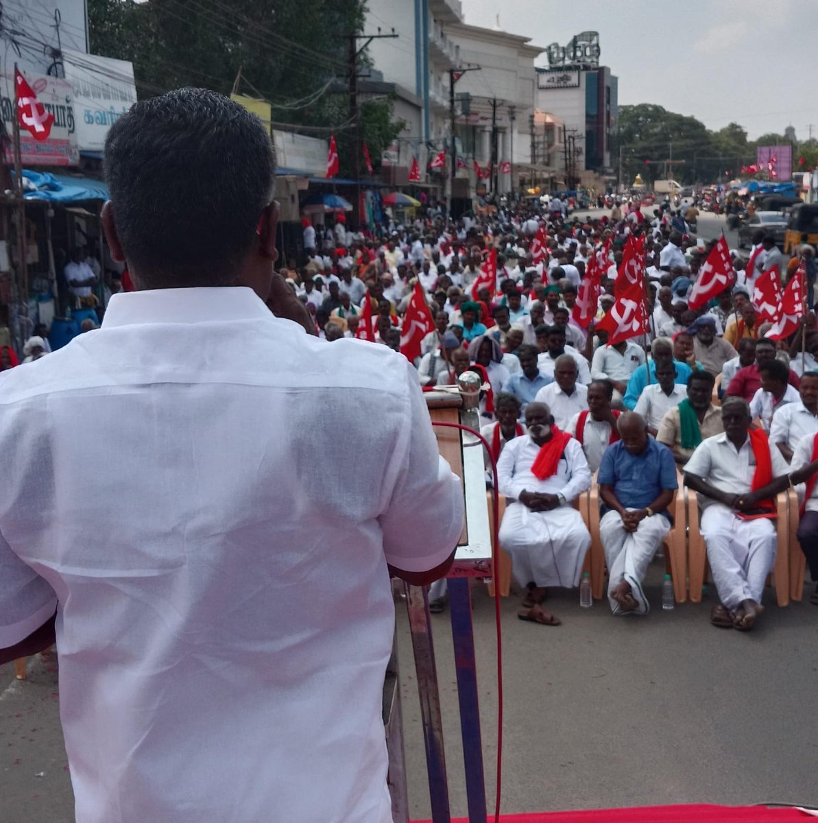 tncpim's tweet image. ஒன்றிய பாஜக அரசின் கார்ப்பரேட் ஆதரவு, வேளாண் விரோத கொள்கைகளை கண்டித்து, தமிழ்நாடு விவசாயிகள் சங்கம் சார்பில், பெருந்திரள் தர்ணா போராட்டம் இன்று தஞ்சையில் மாநில பொதுச் செயலாளர் சாமி.நடராஜன் நடைபெற்றது. #CPIM #farmersProtest #tamilNaduFarmers #saveFarmers #BJPAgainstFarmers
