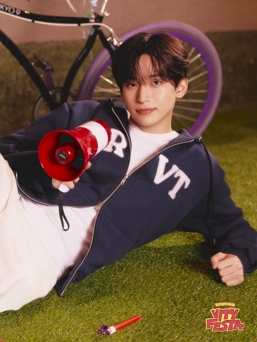 [📢]
2026 CRAVITY FAN-CON <VITY FESTA>⠀
⠀
CONCEPT PHOTO🎇
⠀
🎇공연 일시
- 2026. 02. 07 (토) 7PM (KST)
- 2026. 02. 08 (일) 4PM (KST)
⠀
🎇공연 장소
- 올림픽공원 올림픽홀
⠀
#CRAVITY #크래비티
#세림 #앨런 #정모
#VITYFESTA