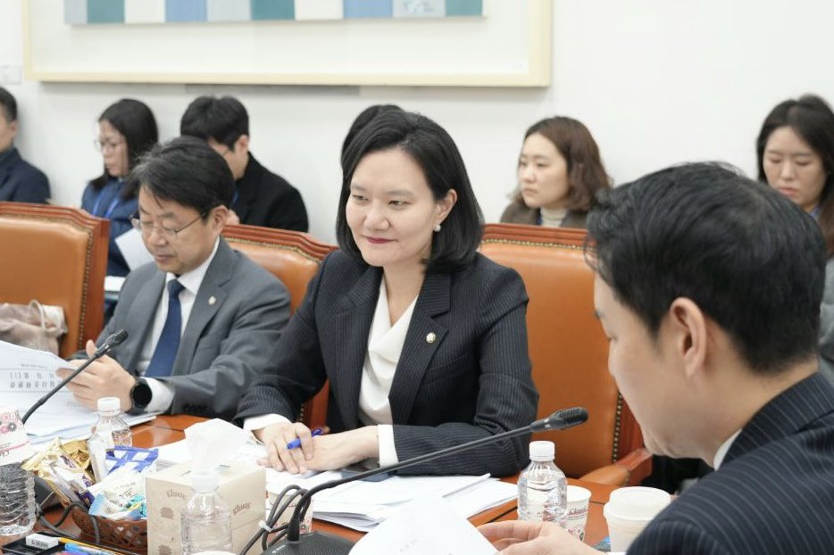 〈위안부 피해자보호법 ‘법안소위 통과’, 본회의 통과까지 책임을 다하겠습니다.〉

오늘 성평등가족위원회 법안소위에서 '위안부 피해자보호법' 개정안이 통과됐습니다. 늦었지만, 이제라도 국회가 해야 할 일을 했다고 생각합니다. 

최근 이재명 대통령께서도 역사 왜곡과 위안부 피해자에 대한