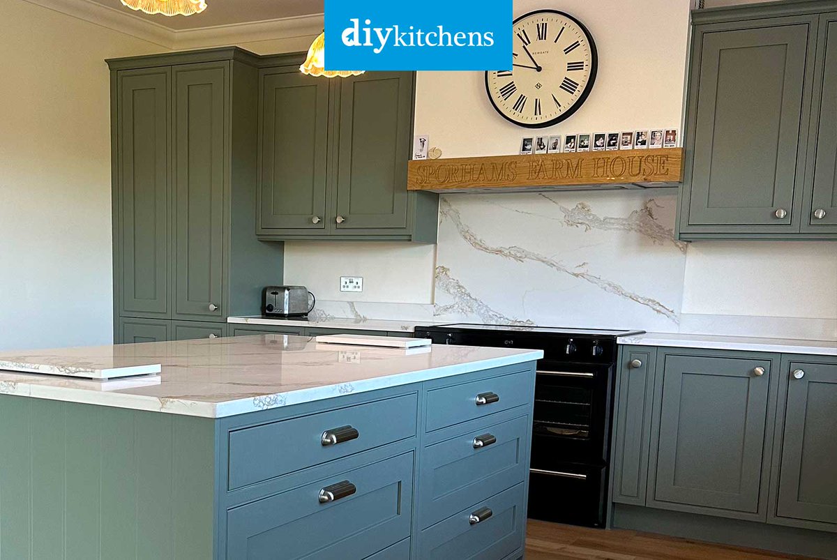 DIY_Kitchens's tweet photo. 🌟 Bethany from Essex shows us her completed Innova Helmsley Reed Green Inframe #kitchen, supplied by DIY Kitchens (Ref:4259) - https://t.co/lMhkfaX2cQ

Visit https://t.co/mDGIyY2X5f to see how much you could save on your dream kitchen! 

#helmsley #inframekitchens https://t.co/xXVHunLefM