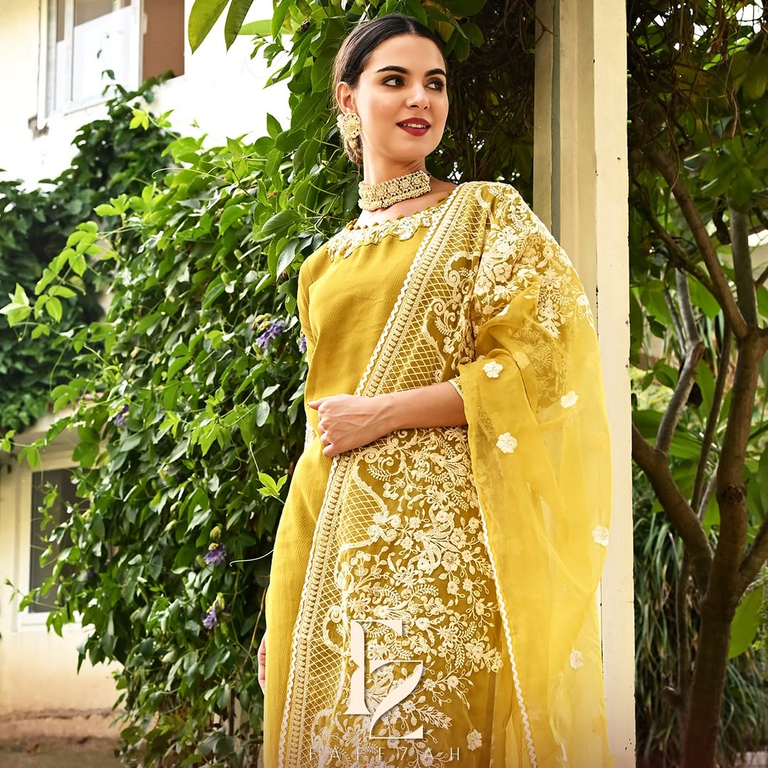 faeezah320491's tweet image. Confused about what to wear? Let us help you nail the perfect wedding look😌 Check out our collection now✨

#modernethnic #suitsets #indianwear #wedding #newcollection

shopfaeezah.com