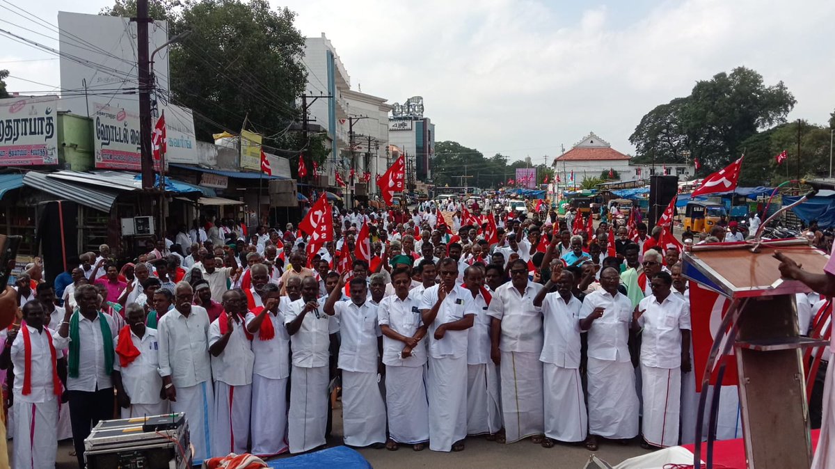 tncpim's tweet image. ஒன்றிய பாஜக அரசின் கார்ப்பரேட் ஆதரவு, வேளாண் விரோத கொள்கைகளை கண்டித்து, தமிழ்நாடு விவசாயிகள் சங்கம் சார்பில், பெருந்திரள் தர்ணா போராட்டம் இன்று தஞ்சையில் மாநில பொதுச் செயலாளர் சாமி.நடராஜன் நடைபெற்றது. #CPIM #farmersProtest #tamilNaduFarmers #saveFarmers #BJPAgainstFarmers
