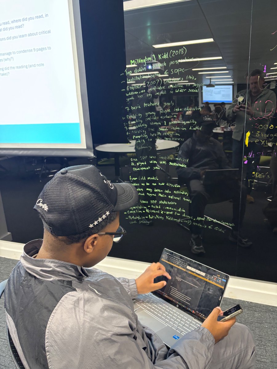 DrChrisMackintosh tweet media