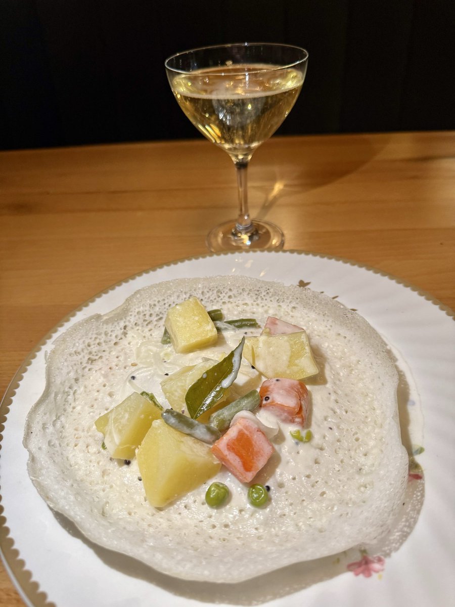 EatSleepVegas21's tweet photo. The Toddy Shop at Durango Social Club was our first time experiencing South Indian bar food! Chef Hemant Kishore has created a welcoming vibe with friendly staff, small bites, and drinks, giving us a taste of his home state Kerala, India. https://t.co/BEavxz7qcV