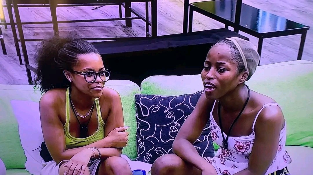 Can someone tell me what it is that we know about Illano apart from the fact that she talks about Thandeka 24/7.
#bbmzansi
#BBMzansi6
#Bazozwa