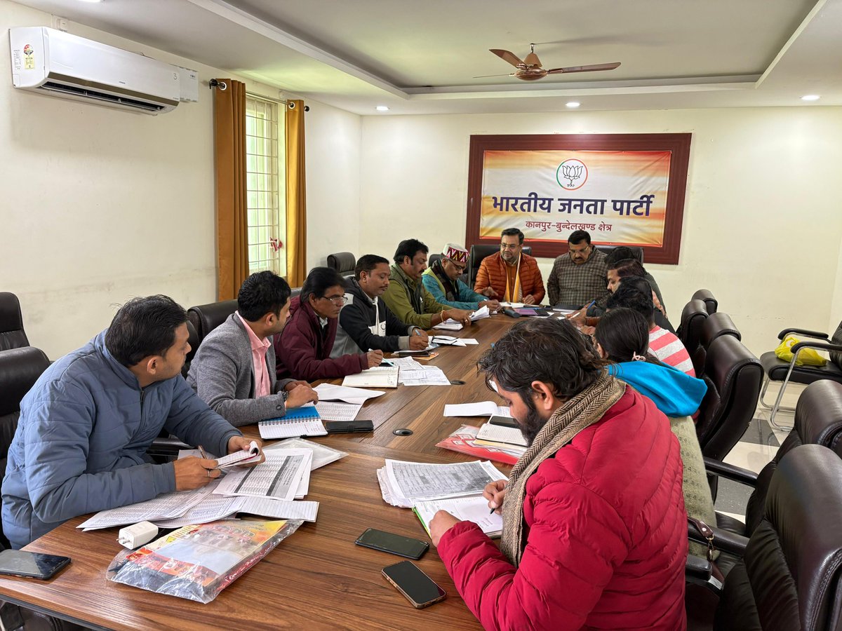 Ramkishorbjp1's tweet photo. कानपुर भाजपा क्षेत्रीय मुख्यालय पर विशेष गहन मतदाता पुनरीक्षण (SIR) अभियान के अंतर्गत आयोजित बैठक में मा अनूप जी गुप्ता (प्रदेश महामंत्री, सदस्य विधान परिषद, क्षेत्रीय प्रभारी) मुख्य अतिथ्य एवं मा प्रकाश पाल जी की अध्यक्षता मे।
इस अवसर पर नव मतदाताओं को ऑनलाइन एवं ऑफलाइन जोडे https://t.co/ZLwWFGYgHI
