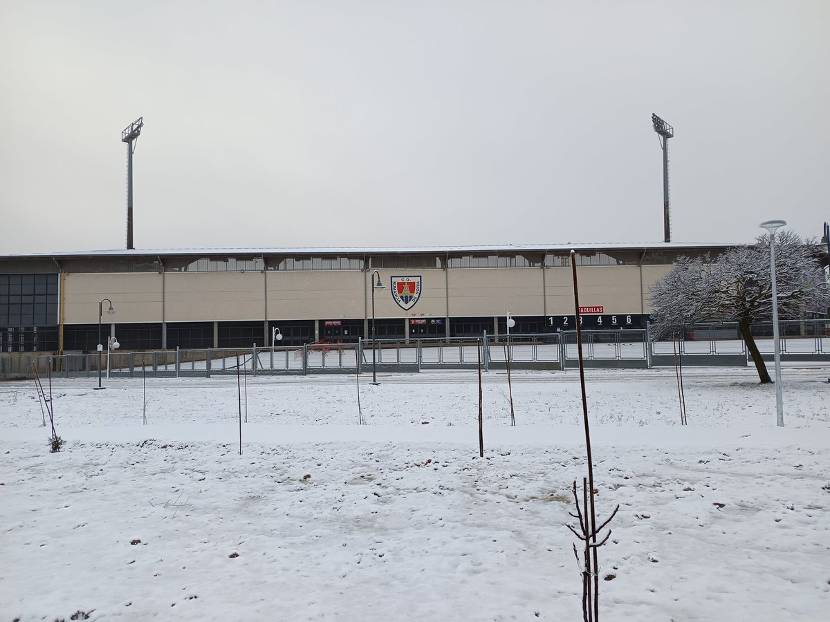 Amanece blanca y bonita Soria esta mañana. Es lo más bonito que hemos visto en Los Pajaritos estas últimas semanas.