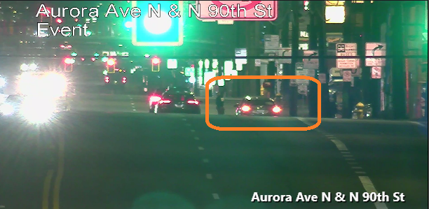 NB Aurora Ave: Va chạm. Xe buýt bị ảnh hưởng.