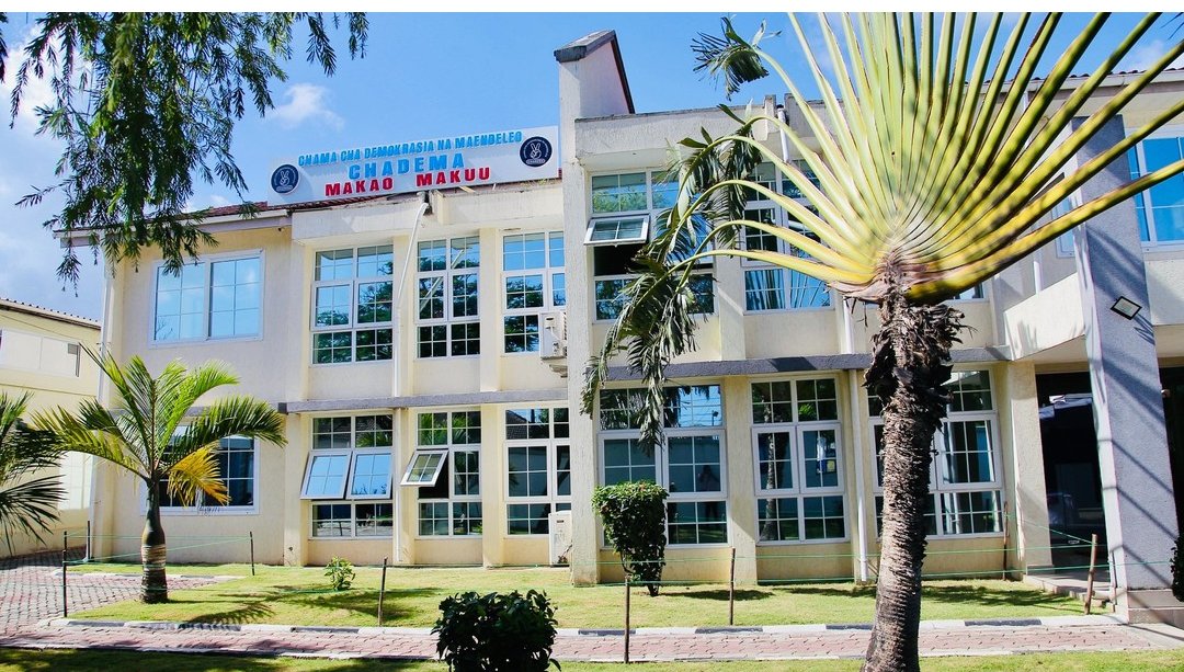 Chahali's tweet photo. Chanzo cha kuaminika kinaeleza kwamba kuna mpango wa kufungua kesi mpya dhidi ya Chadema kuhusu jengo la makao makuu hayo pichani yaliyopo Mikocheni, Dar.
#DutyToInform ๐ https://t.co/MrGUrEE5Vs