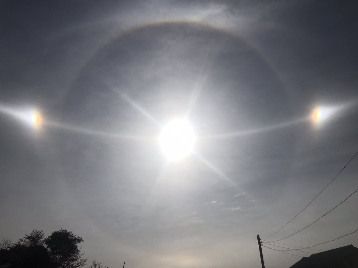 Optiprint2's tweet photo. Who noticed 3 suns this morning https://t.co/zRVHFmNEZc