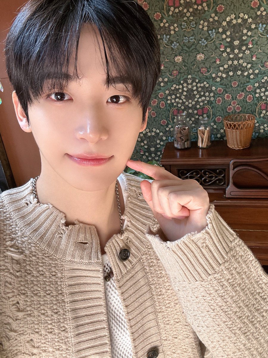 [📸]
JUNGMO 정모 '0+0' Cover
⠀
정모는 러비티를 영영 잃지 않아
러비티도 영영 그럴 거지? ‧₊˚✩🍀 ⊹♡˚
⠀
#CRAVITY #크래비티
#정모 #JUNGMO
#C_Plus