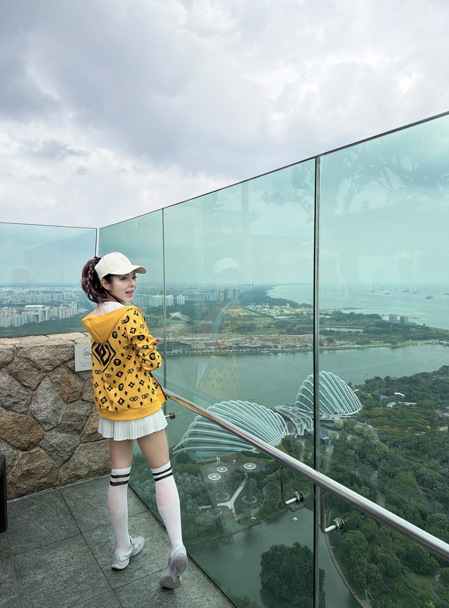 WEEX | Gigi tweet media