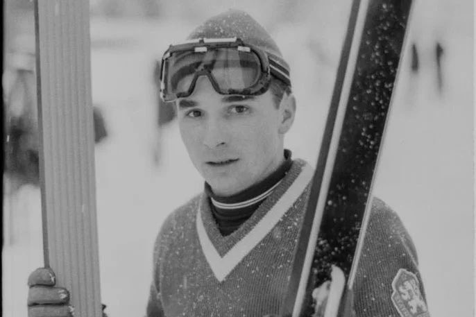 Jiří Raška, legendární český skokan na lyžích a olympijský vítěz, se narodil 4. února 1941 ve Frenštátu pod Radhoštěm. 

V roce 1968 na zimních olympijských hrách v Grenoblu získal zlatou medaili a k tomu přidal stříbro z velkého můstku, kde ho předstihl jen Rus Vladimír