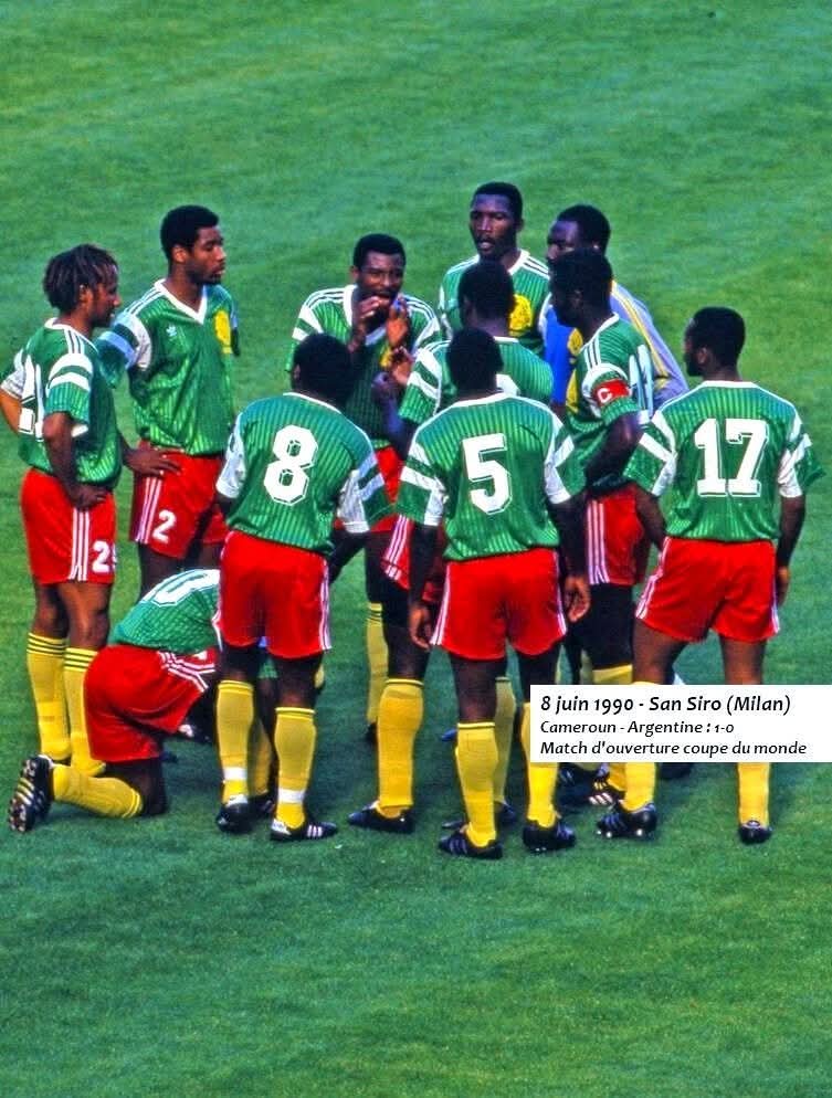 OTDAfroFootball's tweet photo. The Indomitable Lions of Cameroon players in a team talk moments before kick-off, on the day they upset World champions Argentina 1-0 in the opening match of the 1990 World Cup at the Guiseppe Meazza Stadium in Italy. https://t.co/qOE0fqm9QO