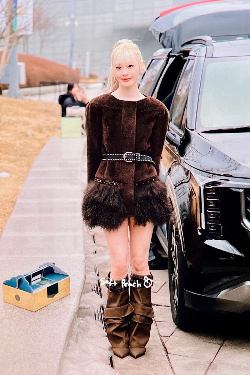 soft peach tweet media