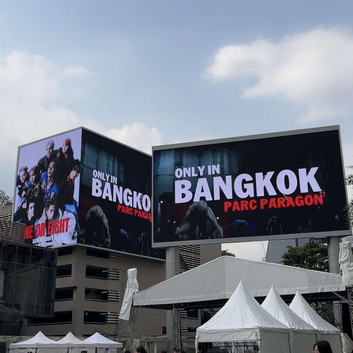 1derz_th's tweet photo. 📍 พิกัดจอ ลาน Parc Paragon ⛲️ 

#TOKYODRIFT #ONEOREIGHT #1OR8
#1DERZ https://t.co/I2AqSr7ng3