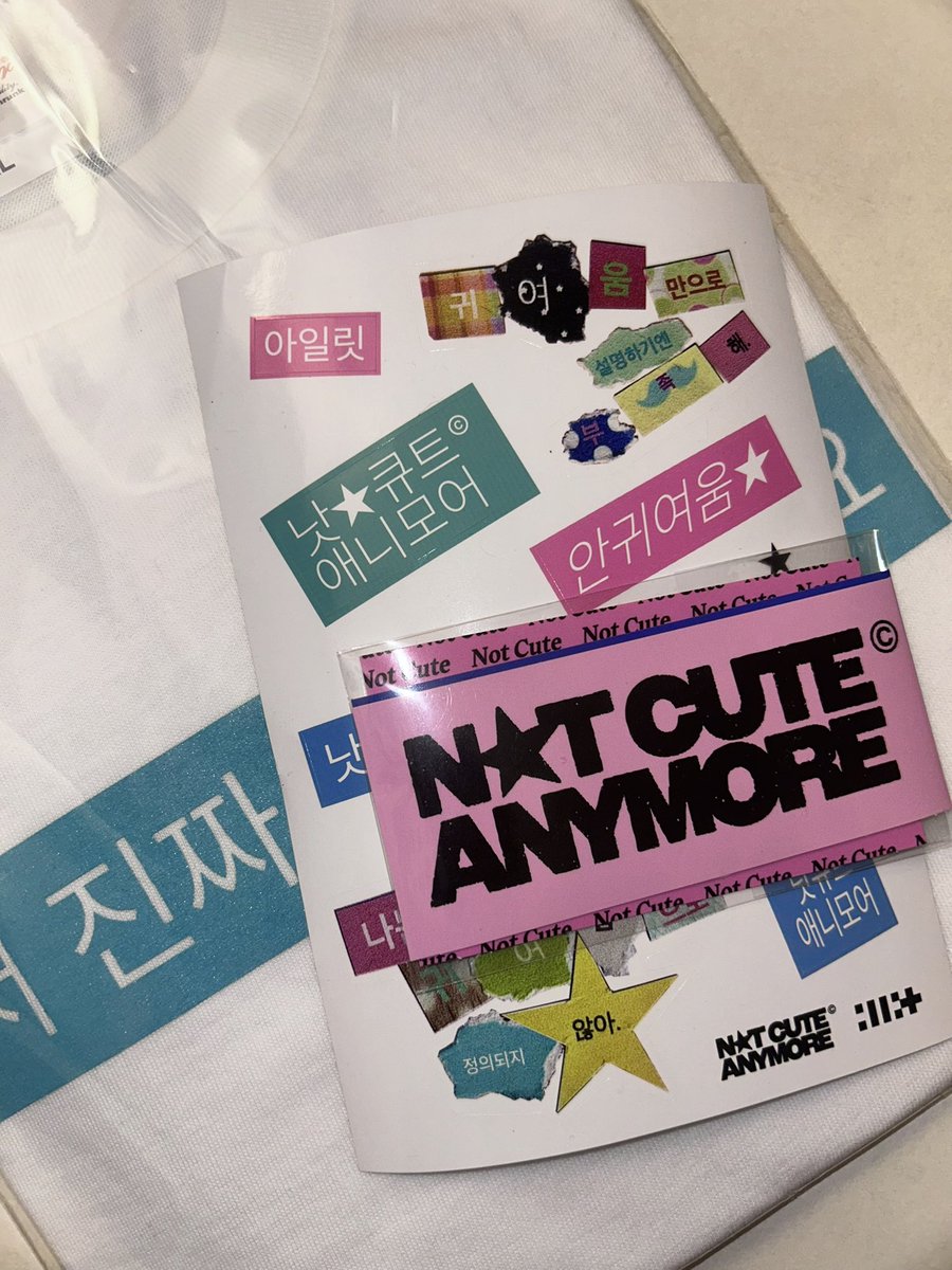 euang1232's tweet photo. 아일릿 낫큐트애니모어 특전 티셔츠 / 스티커
미개봉 일괄 양도합니다

2.5

ILLIT 민주 원희 윤아 모카 로하 역조공 Photo card sell 마그네틱 체리시 not cute anymore 파우치 럭드 이즈위 위버스 위드뮤 공방 뮤직아트 후즈팬 뮤직코리아 뮤코 메가스터디 무신사 https://t.co/59pcEyqxLT