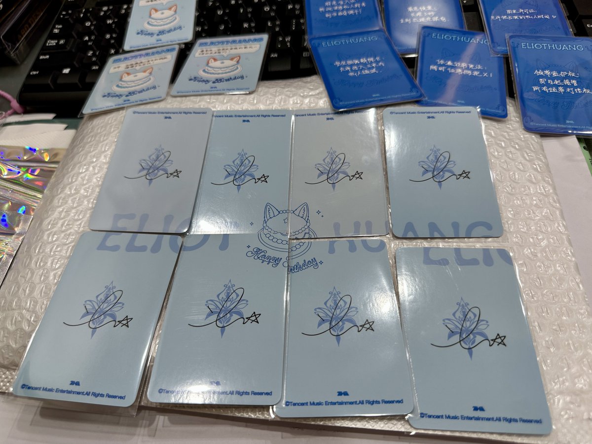 การ์ด BD หวงซิง ที่ Joox ส่งมาแบบงงๆ คนอื่นต่อการ์ดได้ Eliot Huang แล้วของเพ่ มันส่งซ้ำ ไม่เป็น Huang โอ๊ย Born only me ลูกไม่รักทุกสถานการณ์ไม่ได้นะ 😅😂🤣