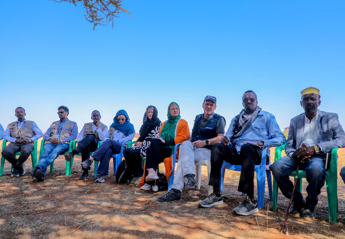 EPeterschmitt's tweet photo. In Galkayo, I met with government ministries &amp; community members to discuss the worsening drought and how FAO’s joint programme is helping communities through this harsh period.

#BetterProduction in the livestock sector is key for both emergency response &amp; long‑term resilience. https://t.co/lDTABXeT5a