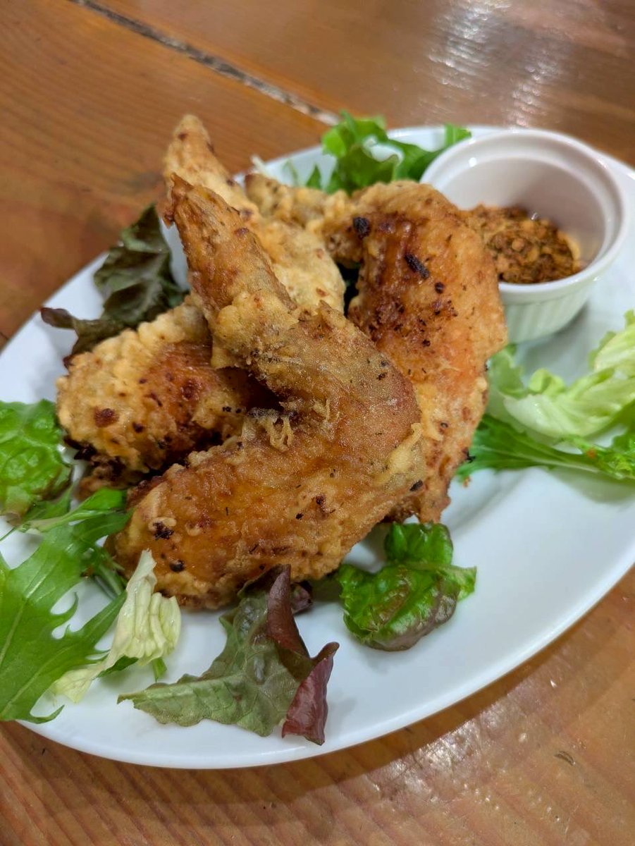 ガチ旨チキンスタートです〜‼️

五反田漁師バルの佐藤です🐟

手羽先をサクッサクッ衣に〜スパイシー粉をつけたらも〜たまらないです😁お酒が進みます🍷
ビール、ハイボール、ワインにも合います
本日からスタートなので、先ずはこれ‼️食べてみてください〜🐔

#五反田 #パエリア #ガチ旨チキン