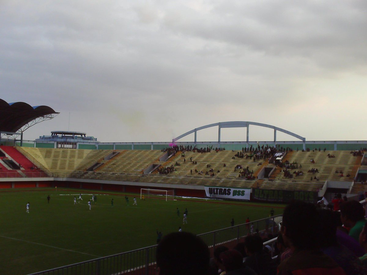 2010 waktu iseh 6 tahun first time nonton PSS mangkat ro Bapak e terus ono segerombolan ng tribun kuning jebule sek meh total nggo Pss di beberapa tahun kedepan @ultraspss