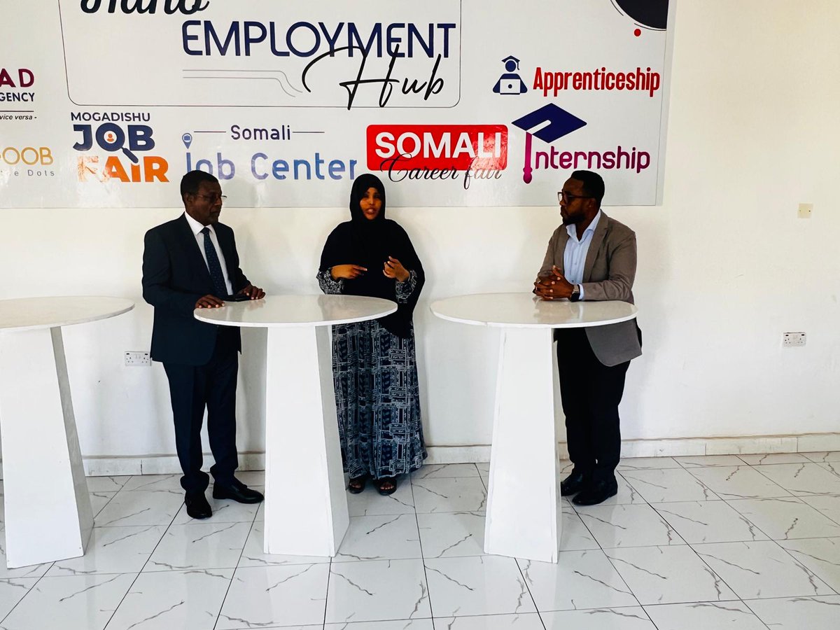 HanoEmployment's tweet photo. Booqasho sharaf leh oo uu Xafiiska Hano Employment Hub ku yimid Cabdisalaan Yuusuf Aadan, La-taliye Sare ee Arrimaha Qurba-joogta, taas oo dhiirrigelin weyn u noqotay dhalinyarada ka shaqeysa shaqo-abuurka iyo hal-abuurka.
#HanoEmploymentHub #Somalia #ShaqoAbuur #HalAbuur https://t.co/Pc1enZMuVT