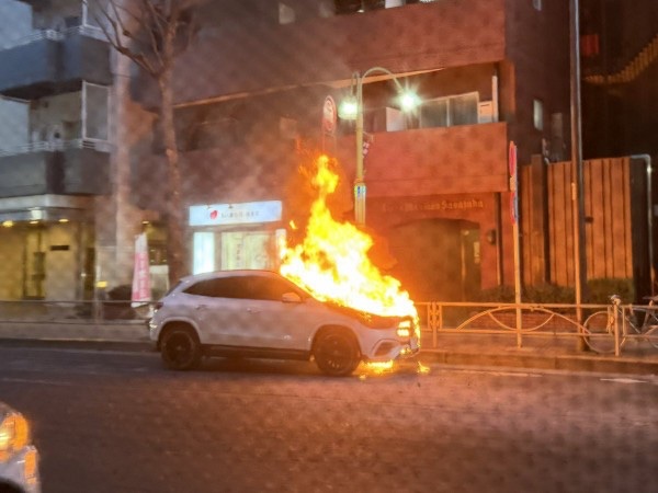 Gt8VUlzRG7buafO's tweet photo. 【火事情報】#交通情報 甲州街道 下り 東京都渋谷区笹塚１丁目付近 高級外車燃える車両火災事故で規制渋滞2月4日 #渋谷 #笹塚 #幡ヶ谷 #火災 : ニュース速報あれこれ総合 https://t.co/0CfUwIPuk2 #NHK #渋谷区 火事消防車サイレン場所出動消火 https://t.co/1v7JJx9ZRi