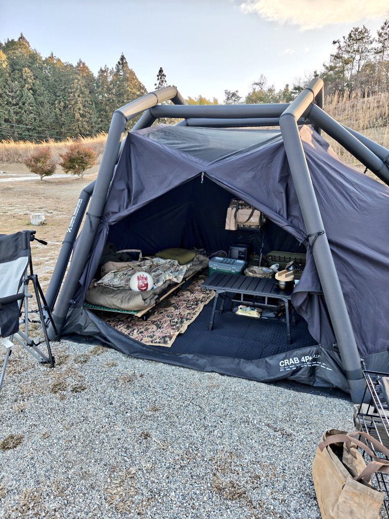 Uniform0001's tweet photo. 今日のお宿はこんな感じ🏕️
一人やと持て余すくらい広いな😆
#camvil
#ソロキャンプ https://t.co/YSOwJ0fn7o